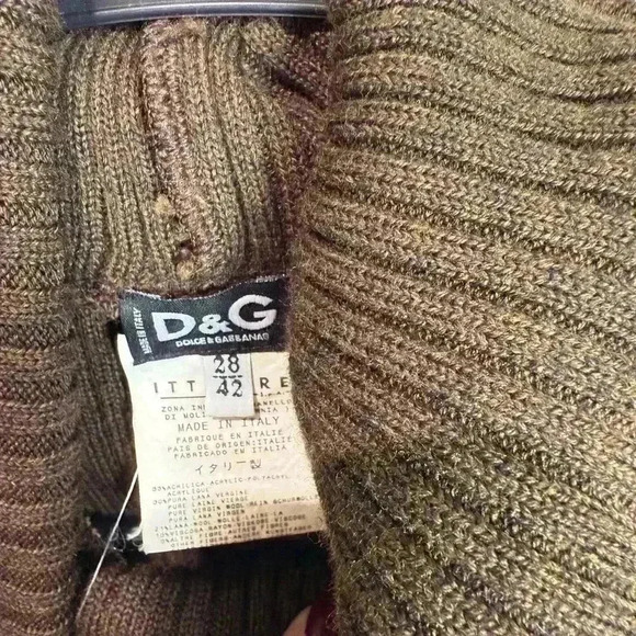 Authentic dolce and Gabbana size 28/42 fits like a size small dress - Picture 3 of 5